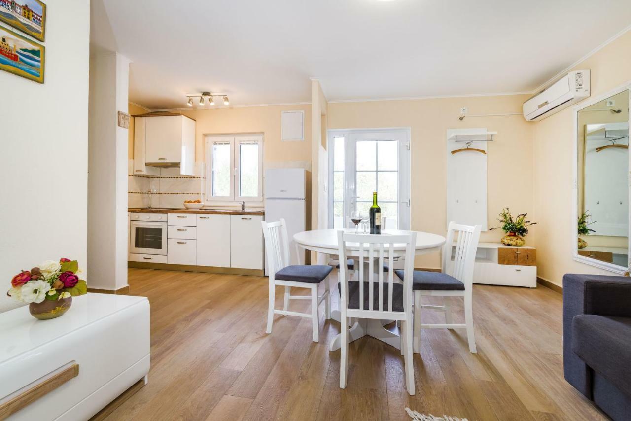 Long Island Olive Apartment Sali Esterno foto