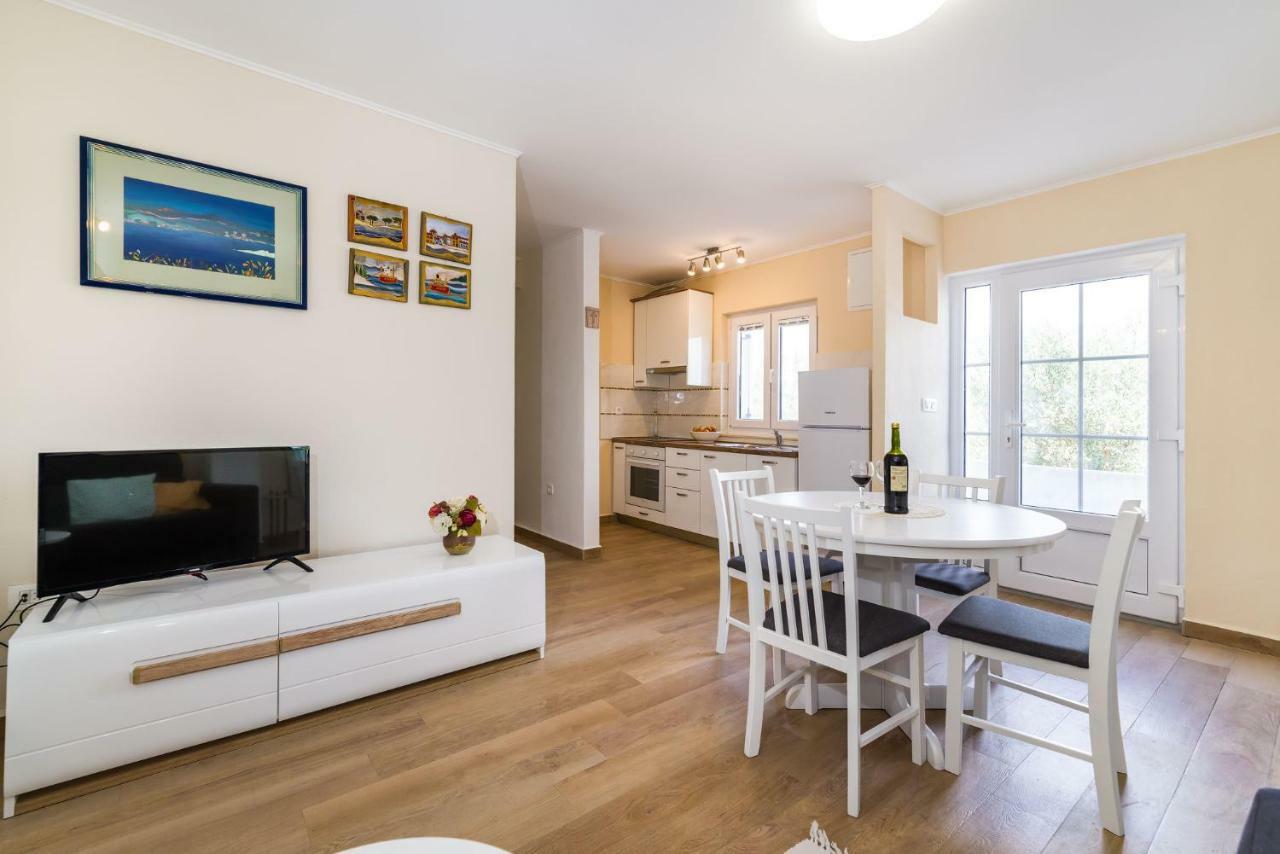 Long Island Olive Apartment Sali Esterno foto